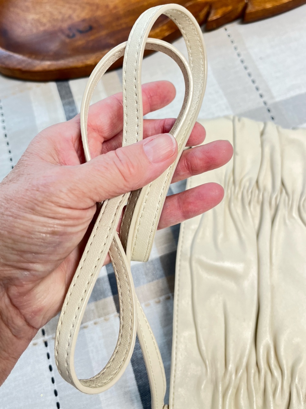 MICHAEL Michael Kors, EUC, Cream Ruched Leather Crossbody, tags inside - Picture 14 of 14